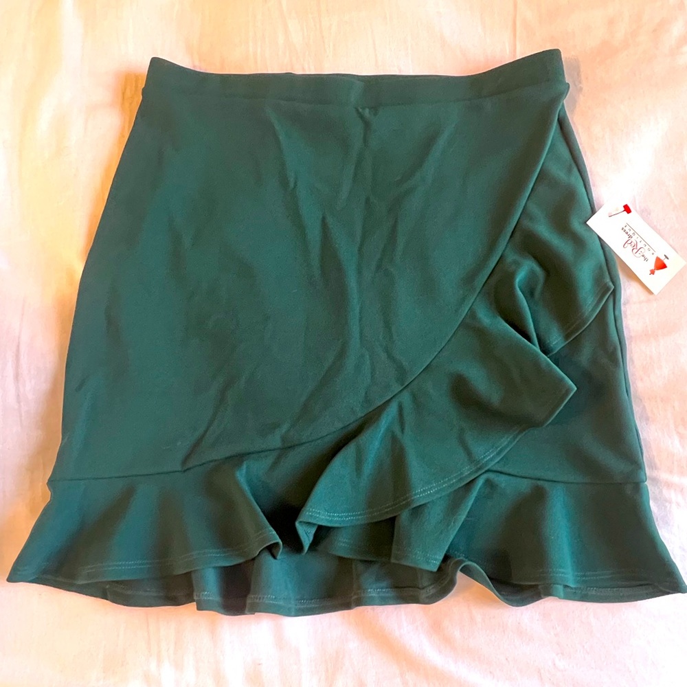 ☘️ Hunter Green Mini Skirt
